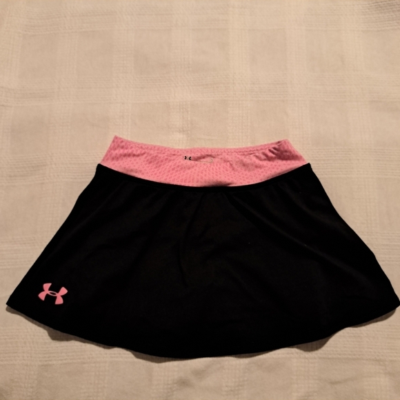 Under Armour girls size 5 black skirt with modesty shorts - Picture 1 of 4